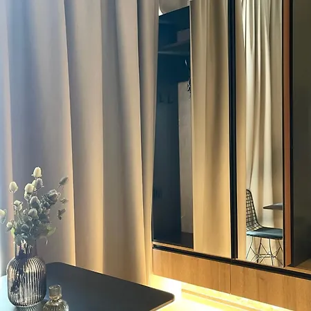 Apartment Seventeen